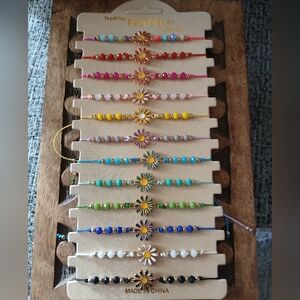 Bracelets slider With Daisy Charm And Colorful Beads NWT For One